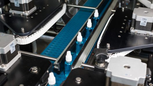 Präzisionsabfüllung und Etikettierung von E-Liquids