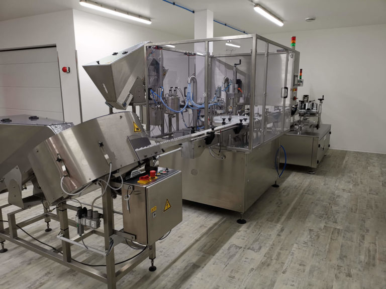 Produktionsstraße mit Drehteller